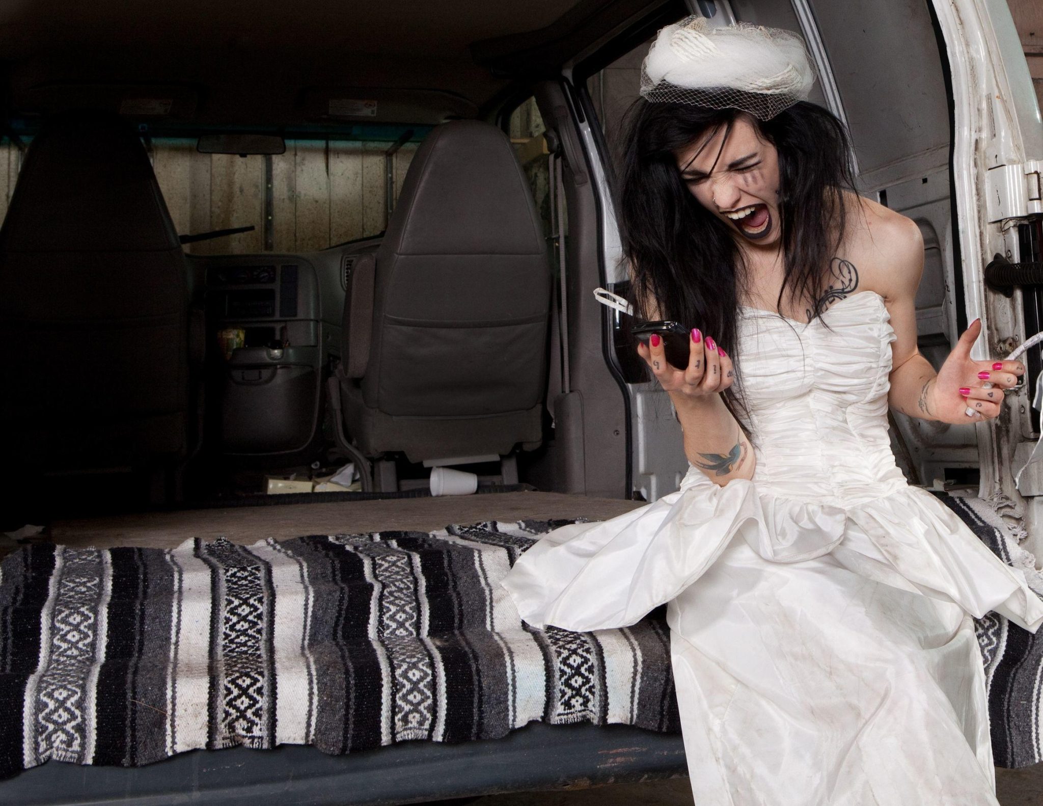 11700151 – stood up angry bride screaming at her phone