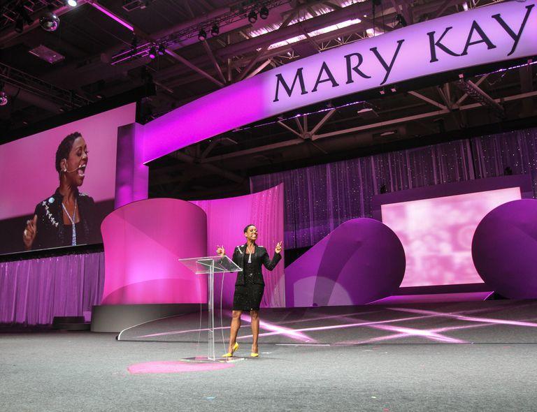 Mary+Kay+Independent+Elite+Executive+National+Sales+Director+Gloria+Mayfield+Banks+stage_mid